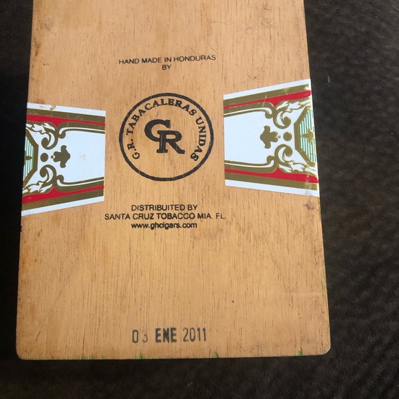 Wooden Gran Habano Cigar Box - Picture 5 of 11